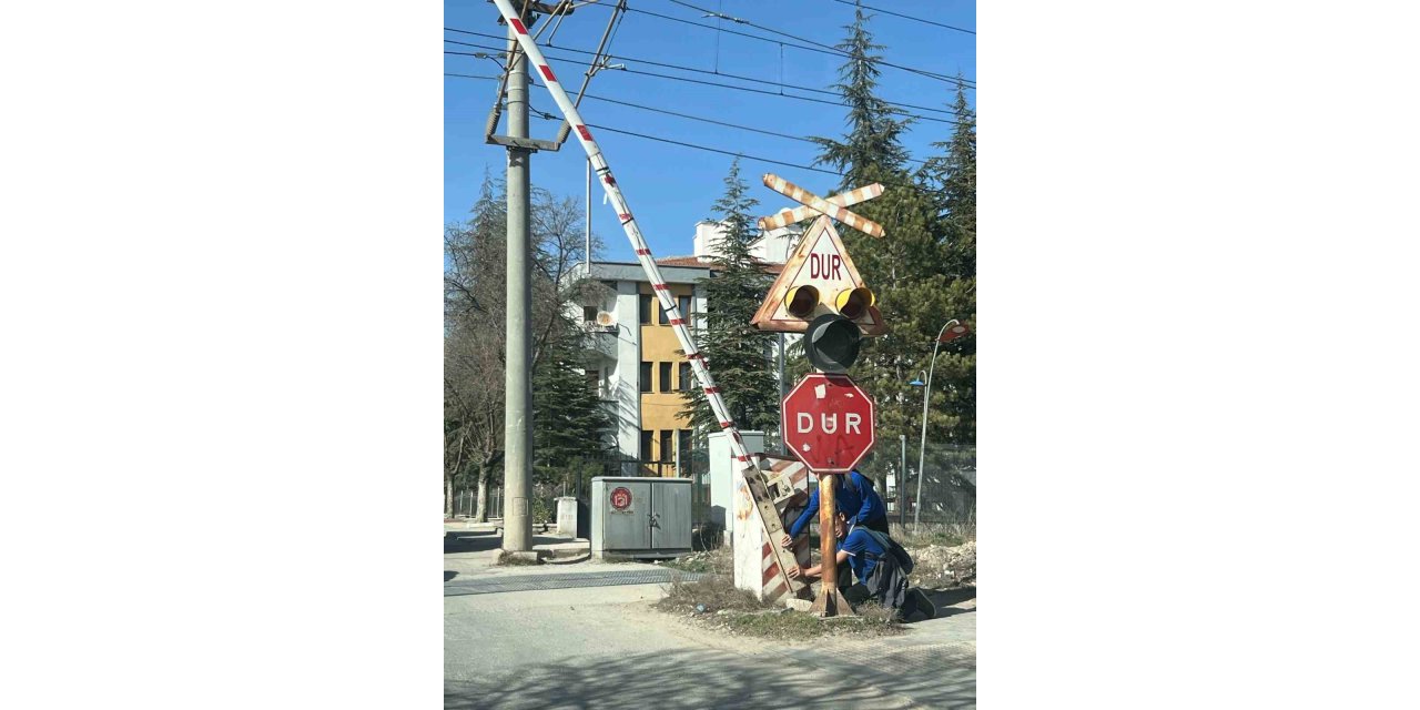 Polatlı’da hemzemin geçitte yaşanan bariyer arızası vatandaşları tedirgin ediyor