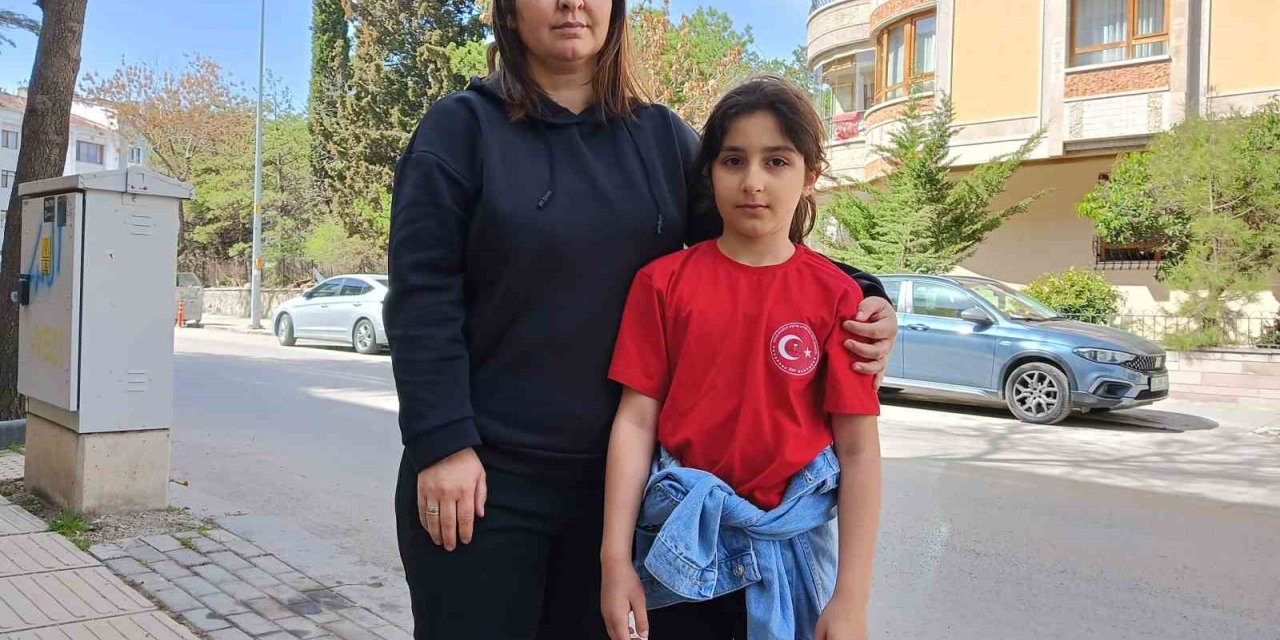 Sahipsiz köpeklerin saldırdığı depremzede kız çocuğu yaşadığı korku dolu anları anlattı