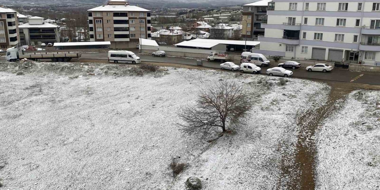 Kış geri döndü, Kastamonu’ya lapa lapa kar yağdı
