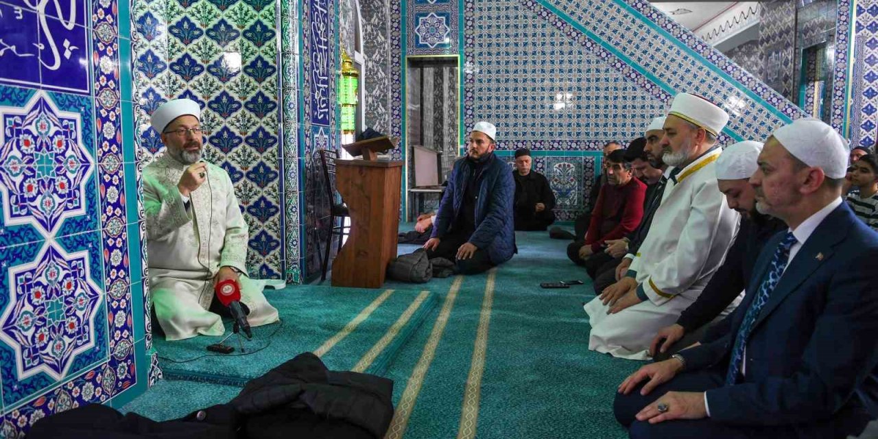 Erbaş, vatandaşın CİMER’den daveti üzerine teravihi mahallesindeki camide kıldırdı