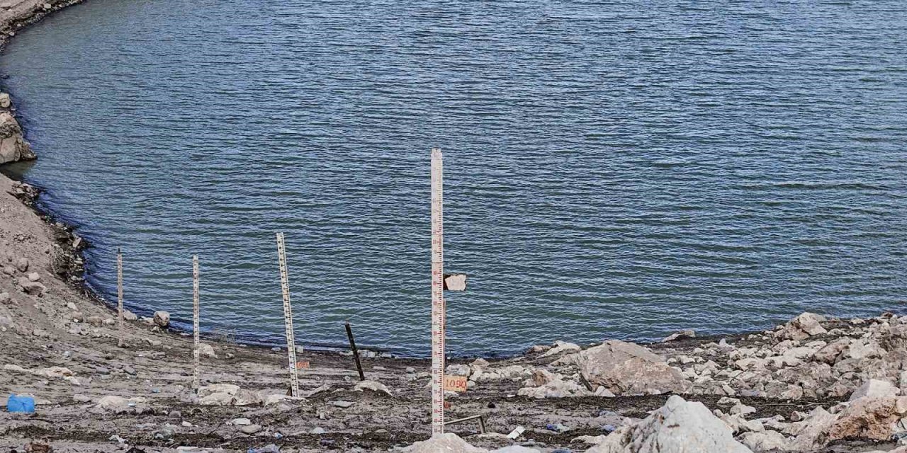 Ankara barajlarındaki su kaybı havadan görüntülendi