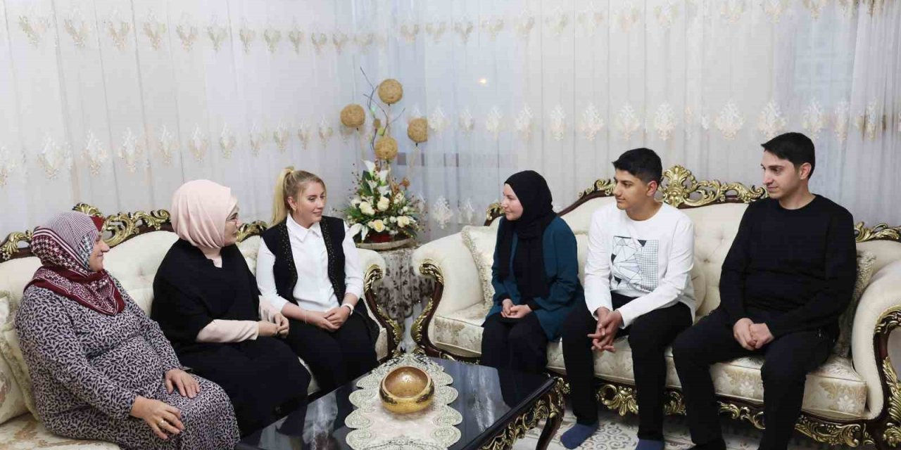 Emine Erdoğan, Vehibe Sayın’ın iftar sofrasına konuk oldu