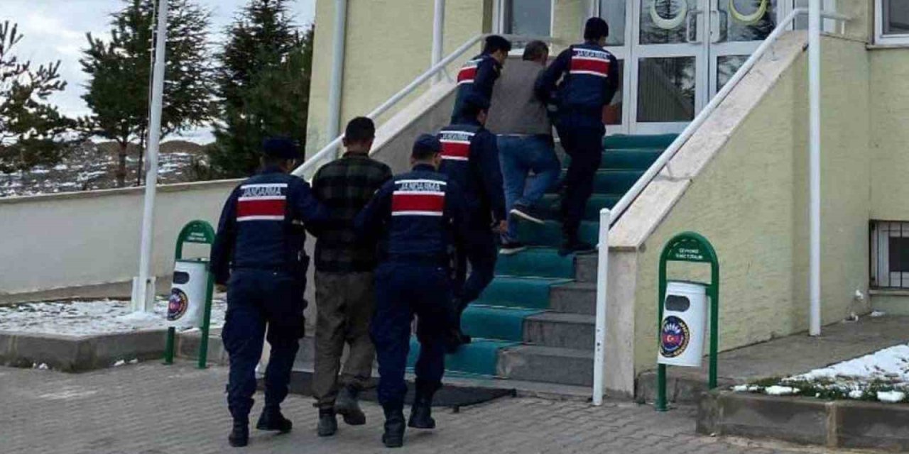 Jandarma 12 kamerayla iz sürdü: Traktör hırsızları yakalandı