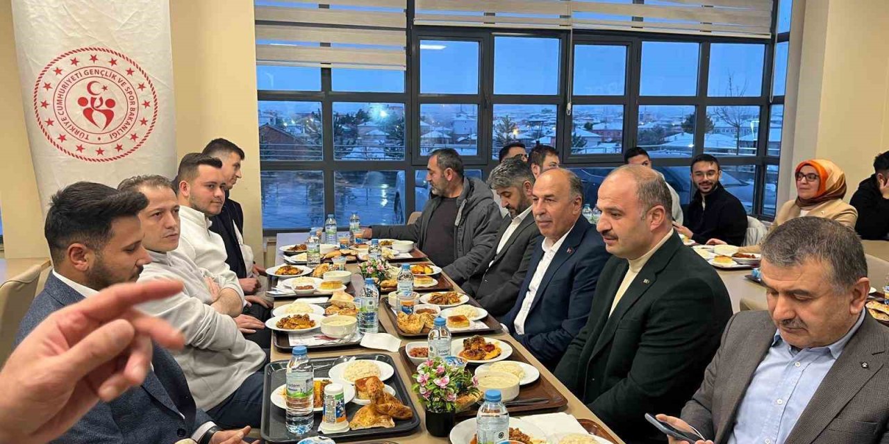 KYK yurdunda iftar buluşması