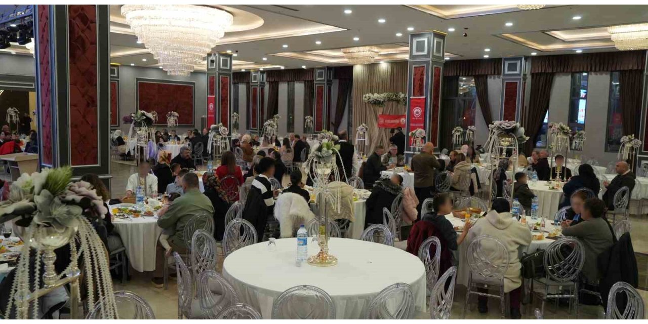 Kırıkkale Valisi Makas ve eşi, koruyucu ailelerle iftar sofrasında buluştu