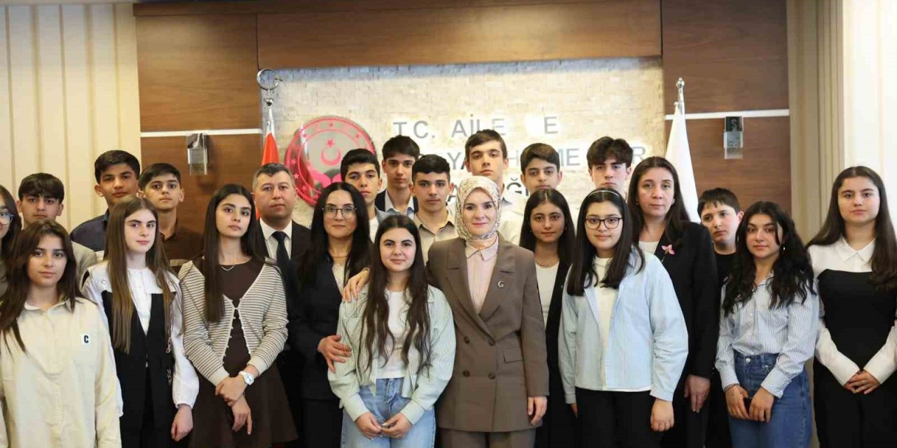 Aile ve Sosyal Hizmetler Bakanı Göktaş, Azerbaycan’dan gelen şehit çocuklarıyla buluştu