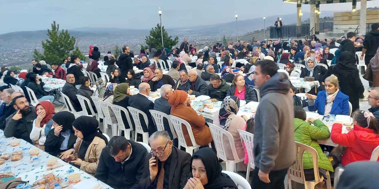 İslami Değerler Külliyesi’nde binlerce kişiye iftar