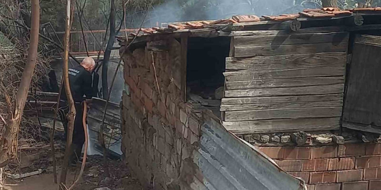 Kırıkkale'de çocukların ateşle oyunu tandırlığı yaktı