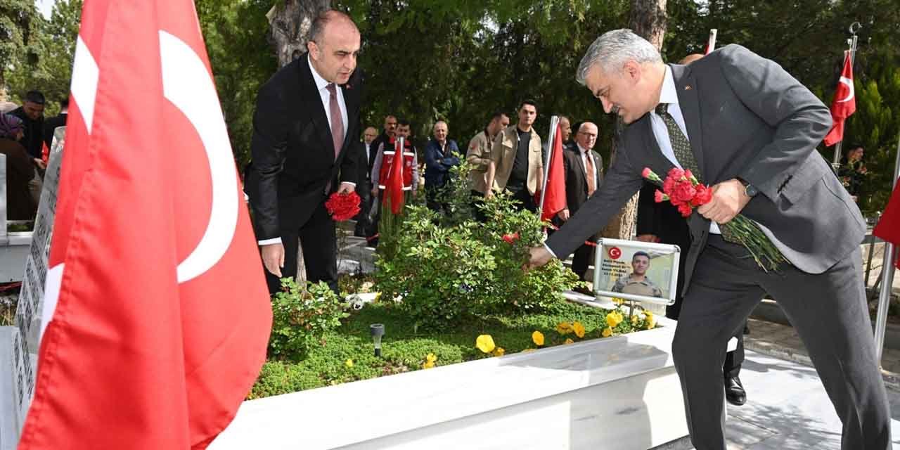 Şehitlikte duygusal bayram