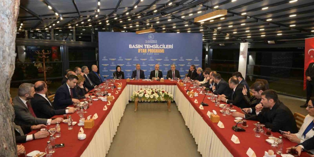 Bakan Uraloğlu basın mensupları ile iftarda bir araya geldi