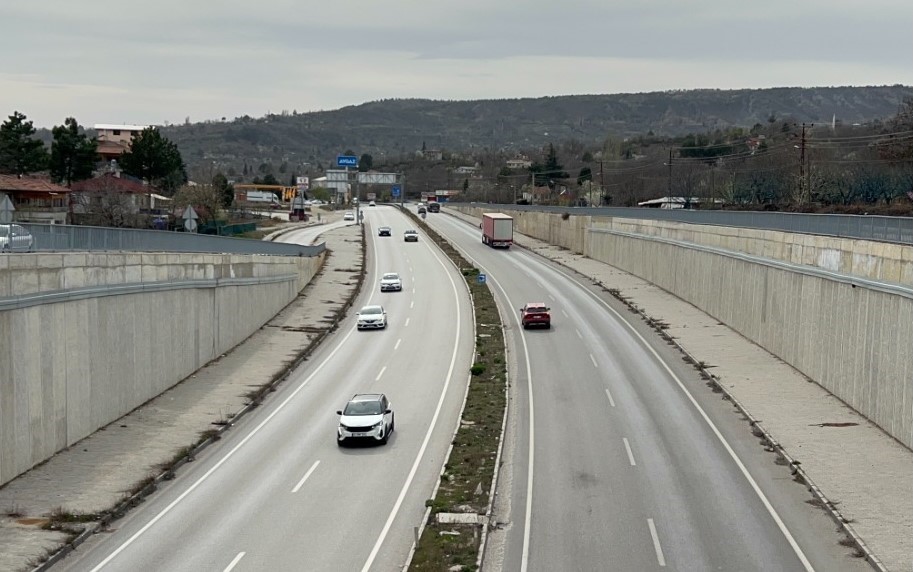 D-100 karayolu Kastamonu kesiminde trafik yoğunluğu başladı