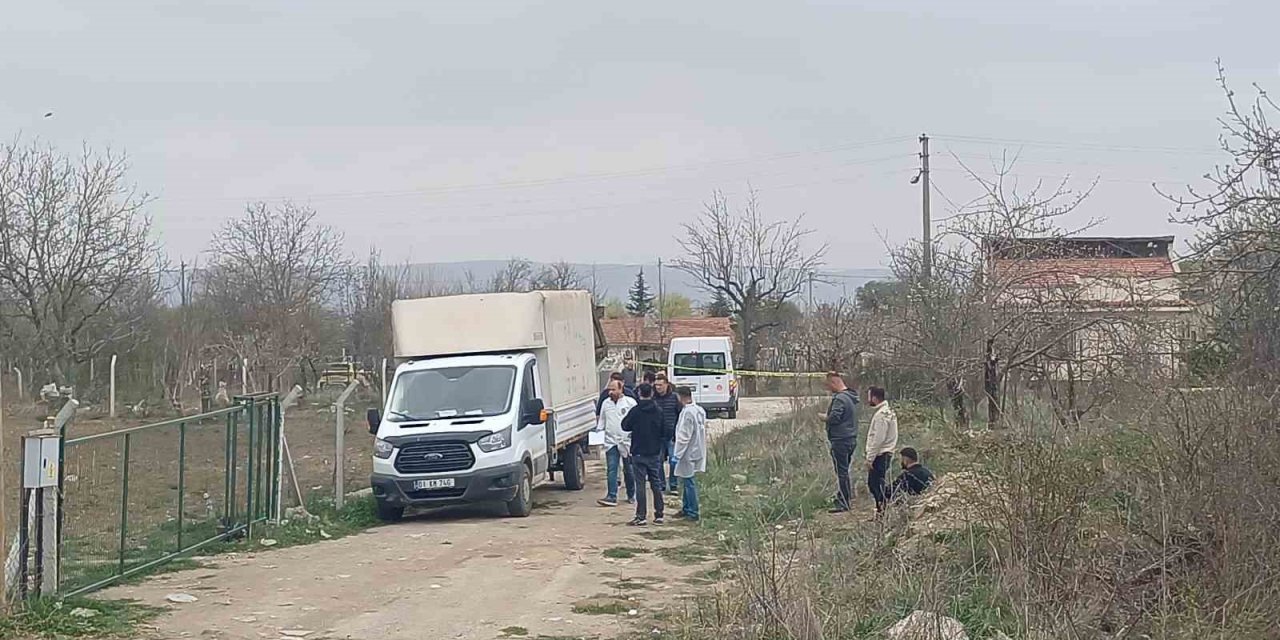 Arkadaşları tarafından park halindeki aracında ölü bulundu