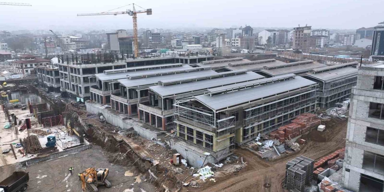 Bakan Kurum: "180 bin işçimizle esnafımızın yanındayız"