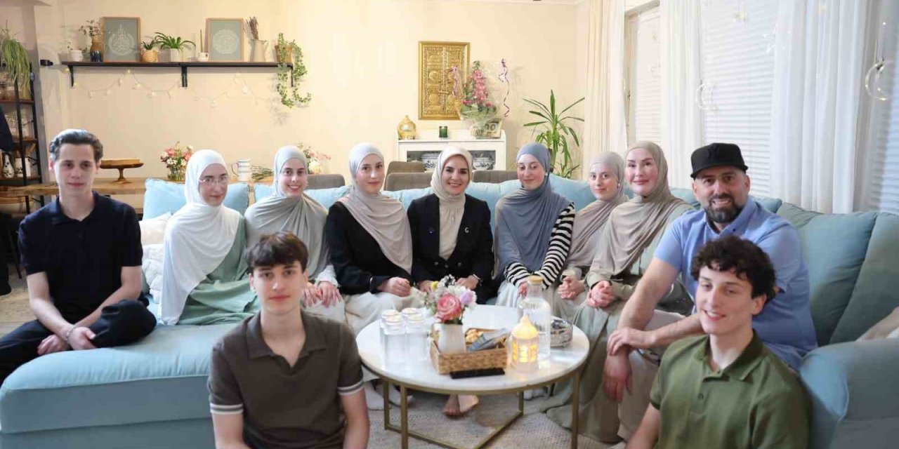 Bakan Göktaş, Almanya’da "Berlinli Altızlar"ın evine konuk oldu