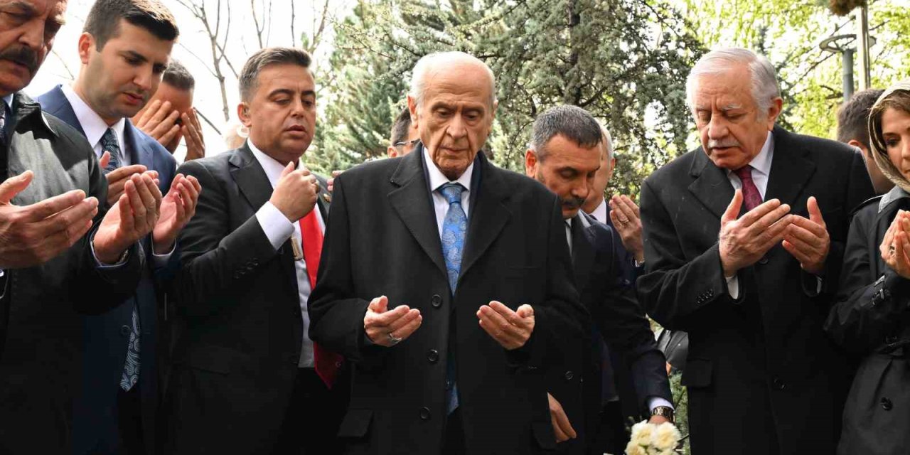 MHP Genel Başkanı Devlet Bahçeli, Türkeş’in mezarını ziyaret etti