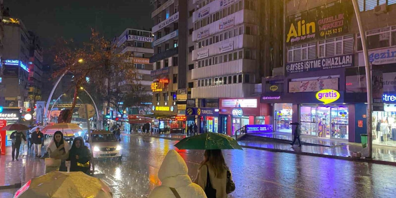 Ankara’da dolu yağışı etkili oldu