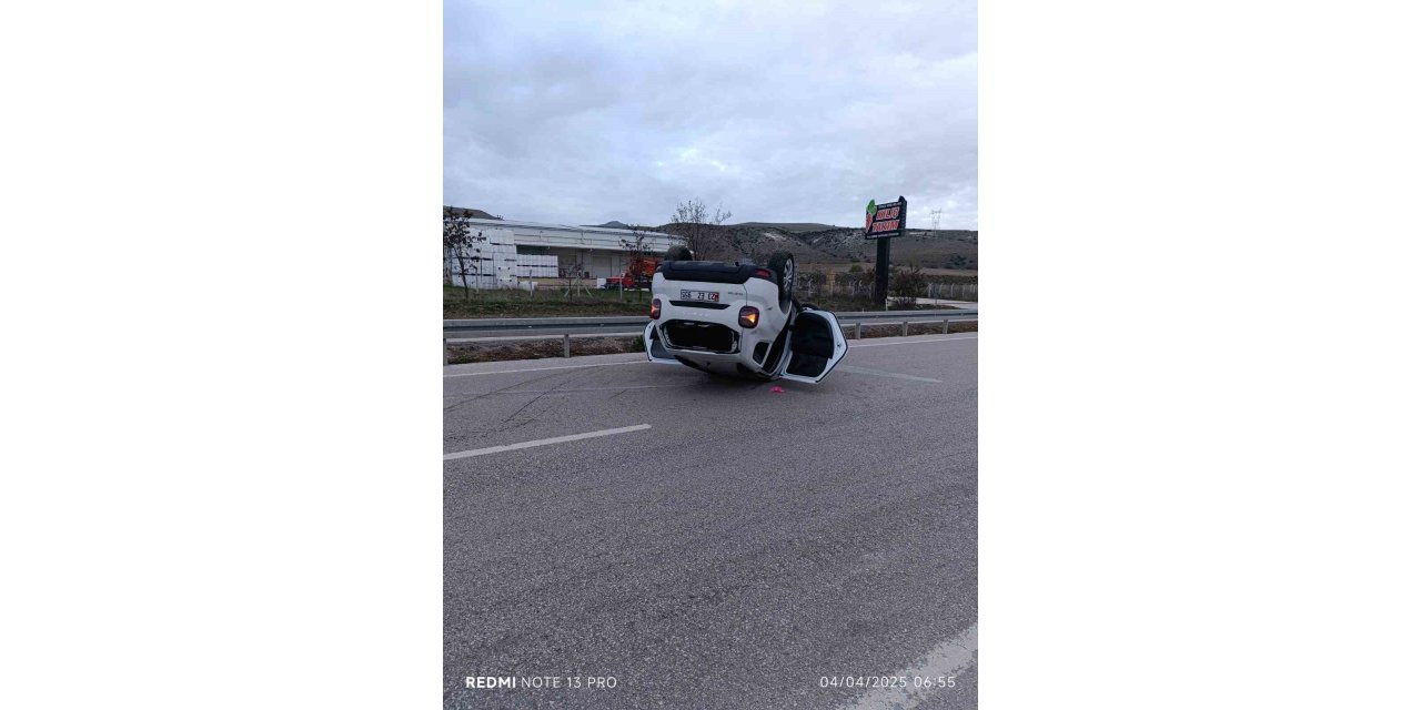 Ankara’da kontrolden çıkan otomobil takla attı: 3 yaralı