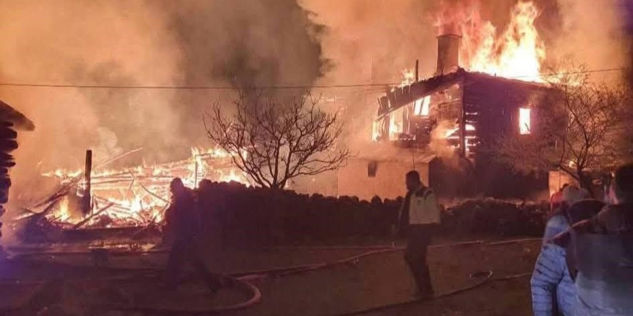 Çamlıdere’de çıkan yangında 4 ev 2 samanlık kullanılmaz hale geldi