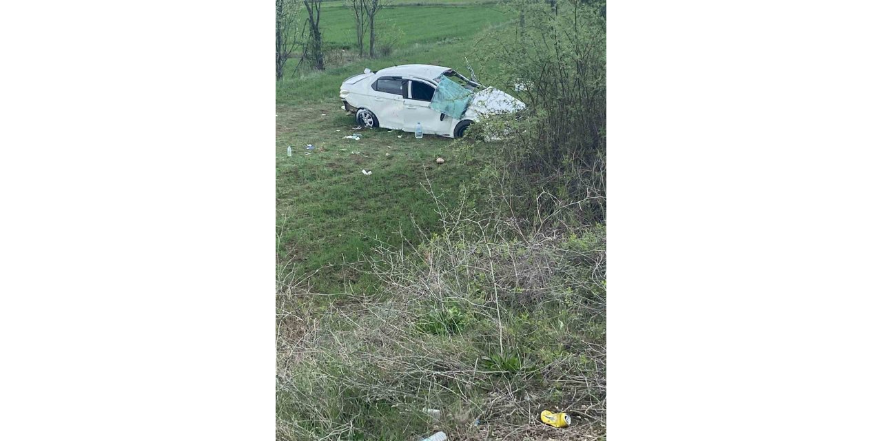 Kastamonu’da otomobil tarlaya yuvarlandı: 3 yaralı