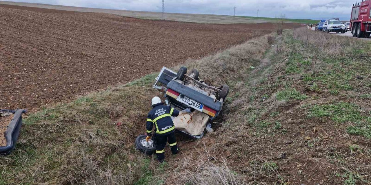 Otomobil şarampole yuvarlandı: 2 yaralı