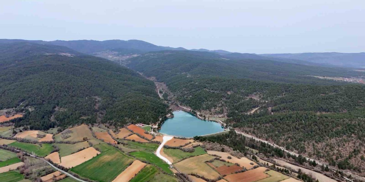 Baharın renkleriyle ayrı bir güzelliğe bürünen Kastamonu mest ediyor