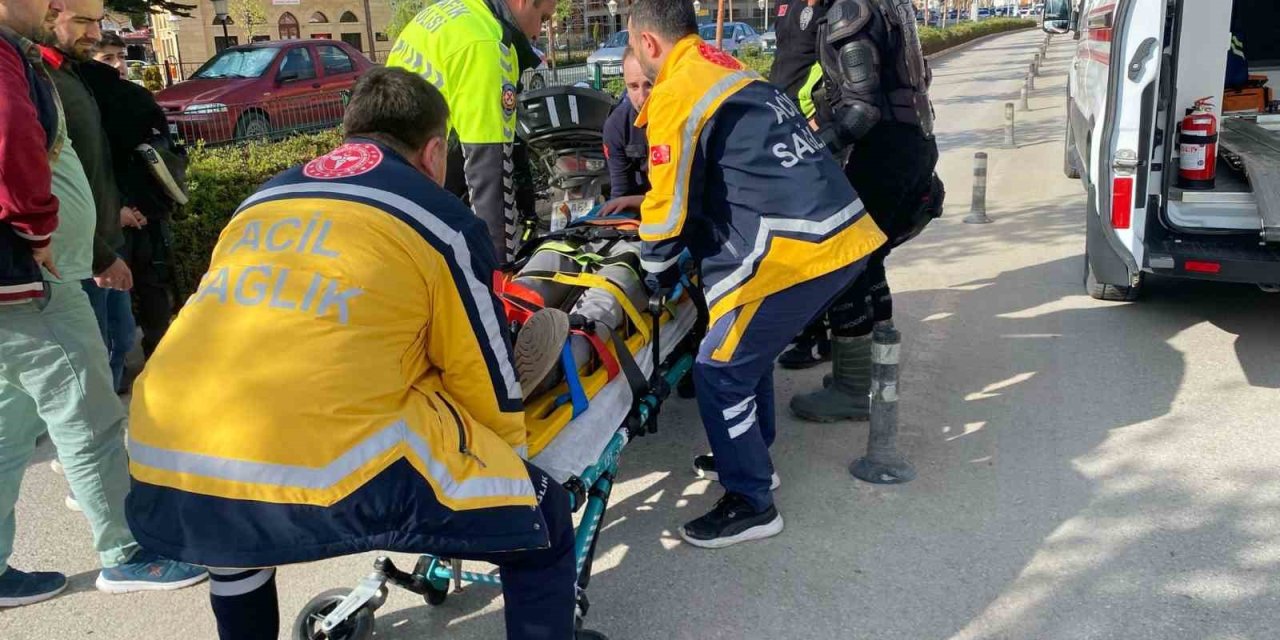 Çorum’da otomobil ile motosiklet çarpıştı: 1 yaralı