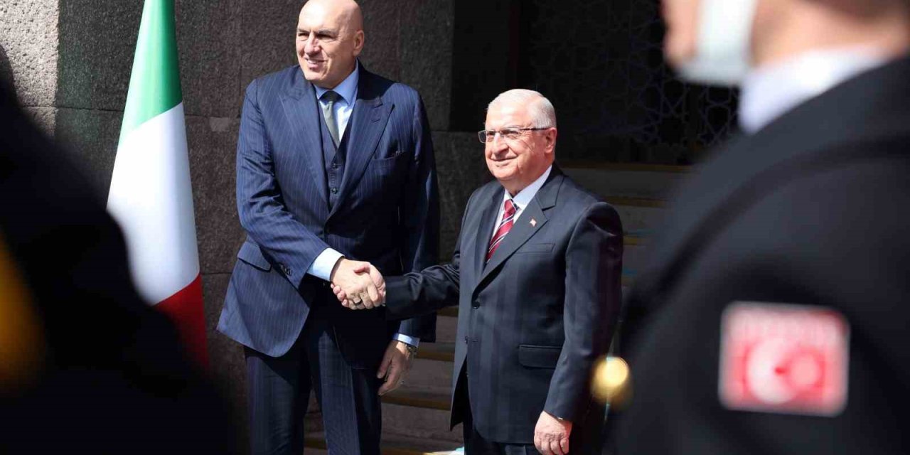 Bakan Güler İtalya Savunma Bakanı Guido Crosetto ile bir araya geldi