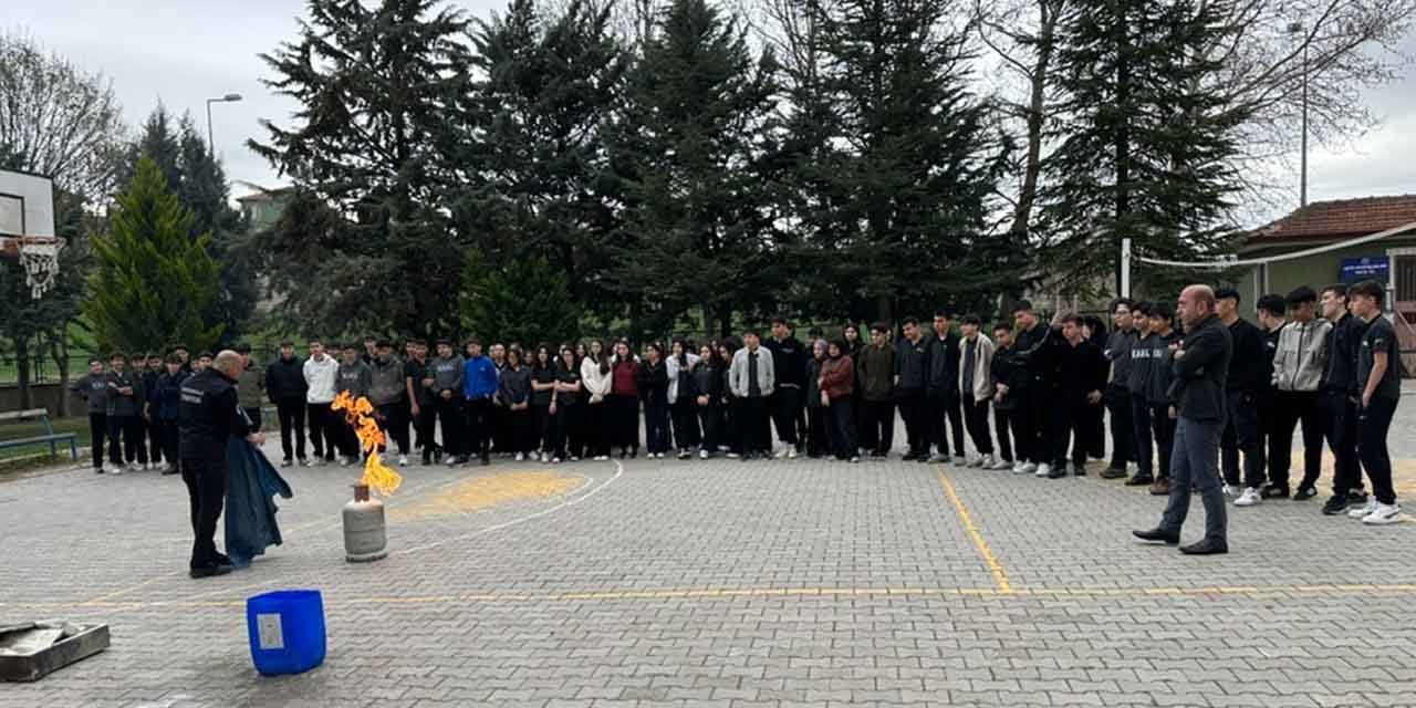 İtfaiye ekiplerinden öğrencilere eğitim