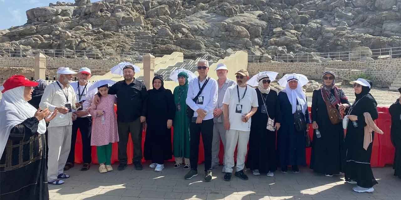 Umreciler Siyer Yolculuğunda kutsal izleri takip etti