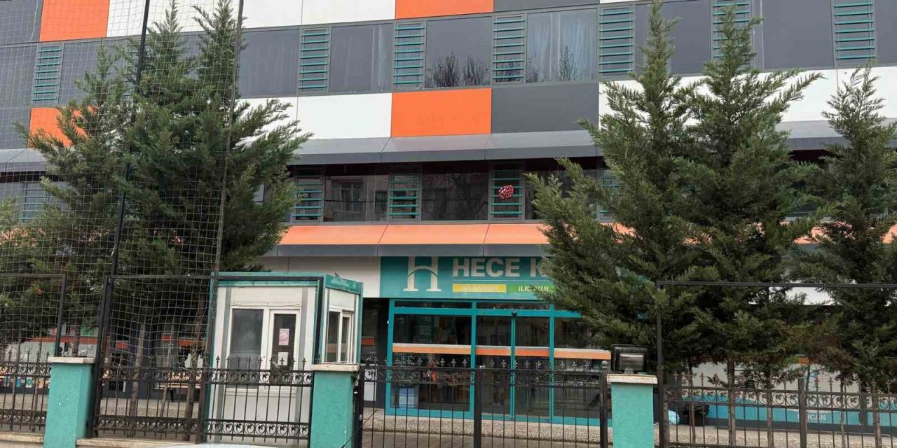 Özel kolejde maaş alamayan öğretmenler işi bırakınca veliler okulu bastı