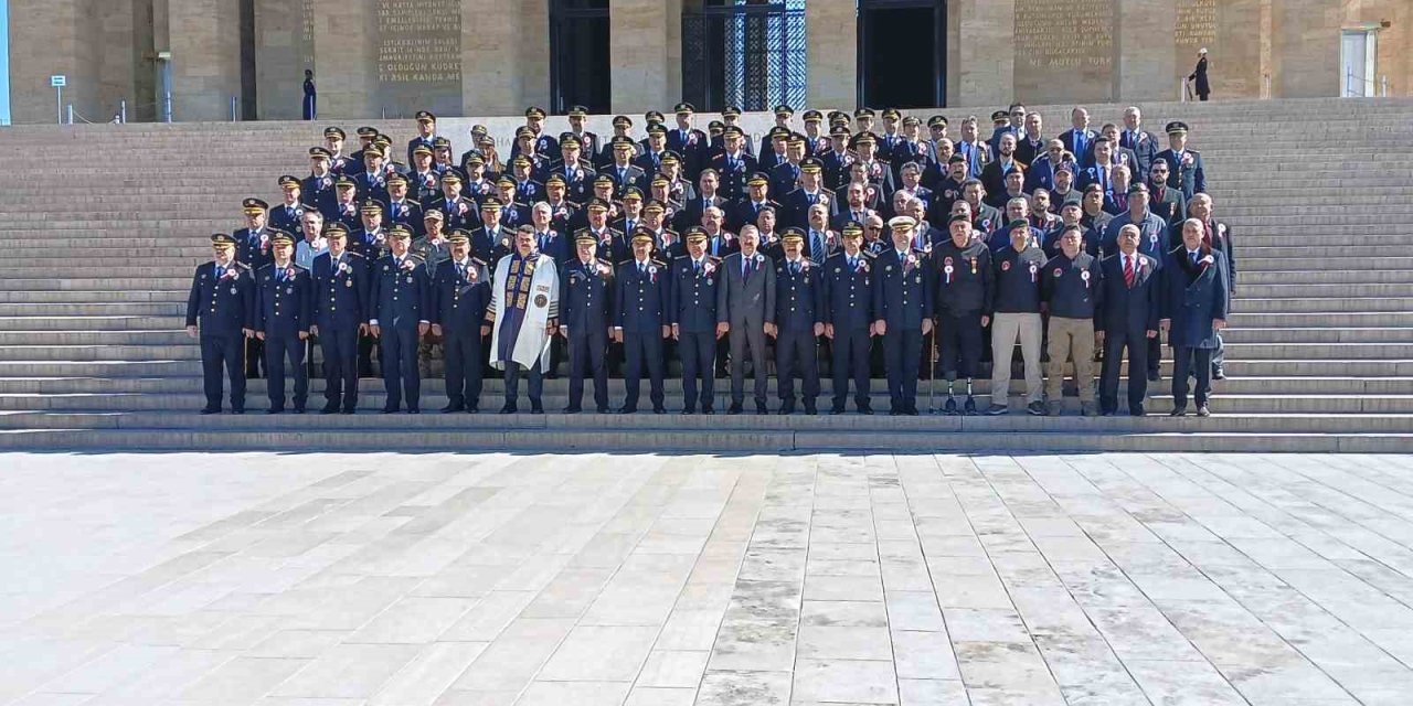 Emniyet Teşkilatı Anıtkabir’i ziyareti etti