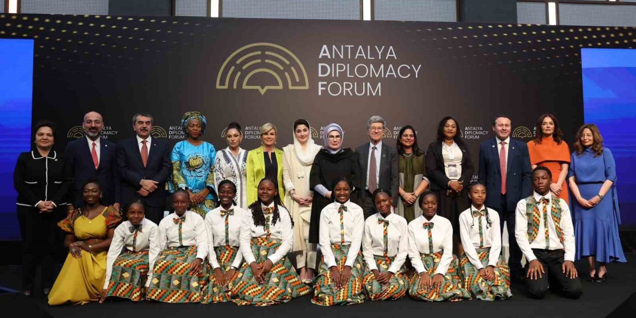 Erdoğan’dan "Ayrışan Dünyada Geleceği İnşa Etmek: Eğitimin Dönüştürücü Gücü" paneline dair paylaşım