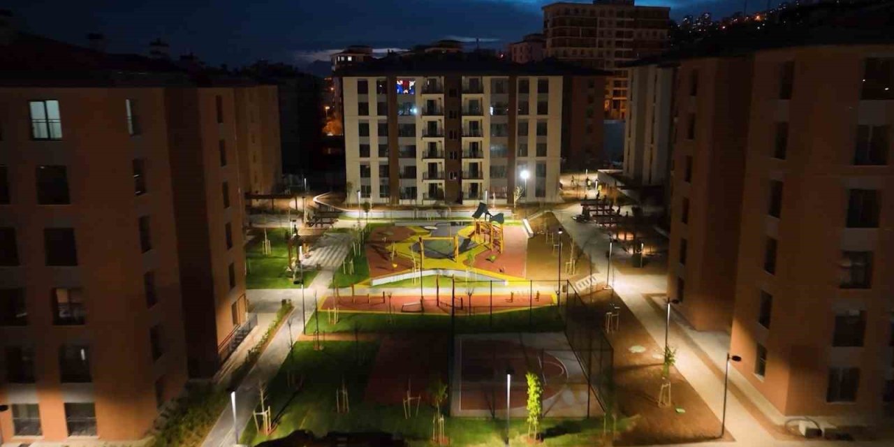 Bakan Kurum: "Ebrar Sitesi’nin yerine yaptığımız güvenli konutlarımızı tamamladık"