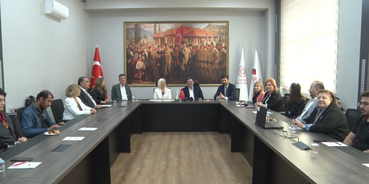 Yapay zeka eğitimini başarıyla tamamlayan 12 görme engelli vatandaşa sertifikaları verildi