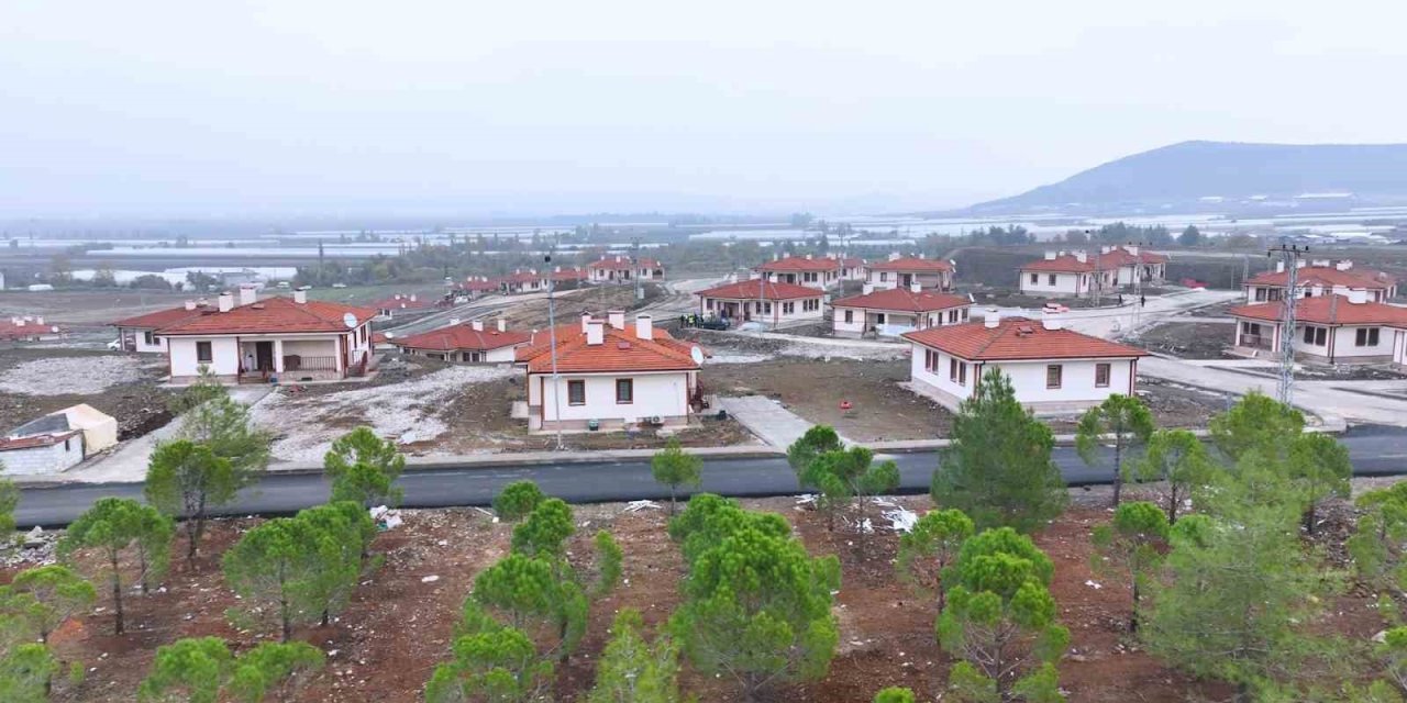 Depremin ardından Kadıoğluçiftliği’ndeki köy evlerinde yaşam başladı