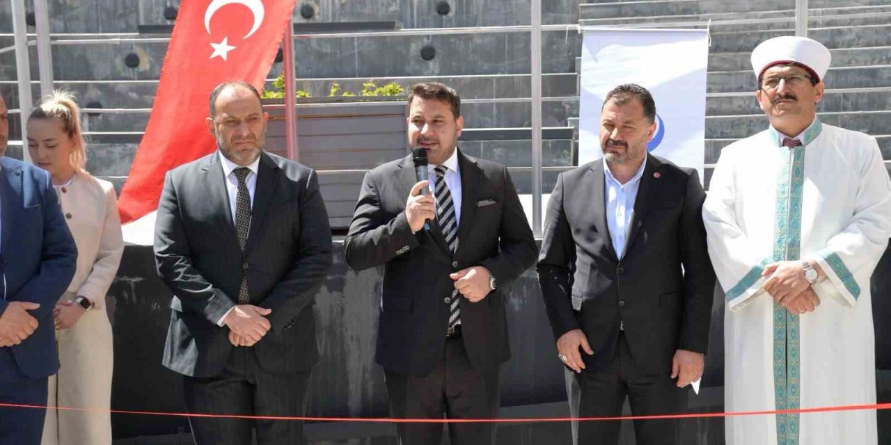 Kahramankazan’da Metin Atlı Merkez Yeni Cami dualarla ibadete açıldı
