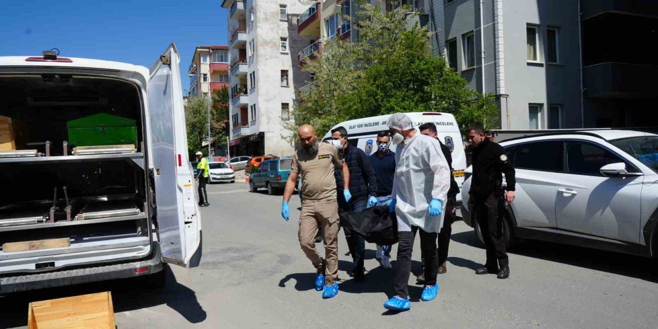 Apartmanı saran kokunun ardından vahşet çıktı