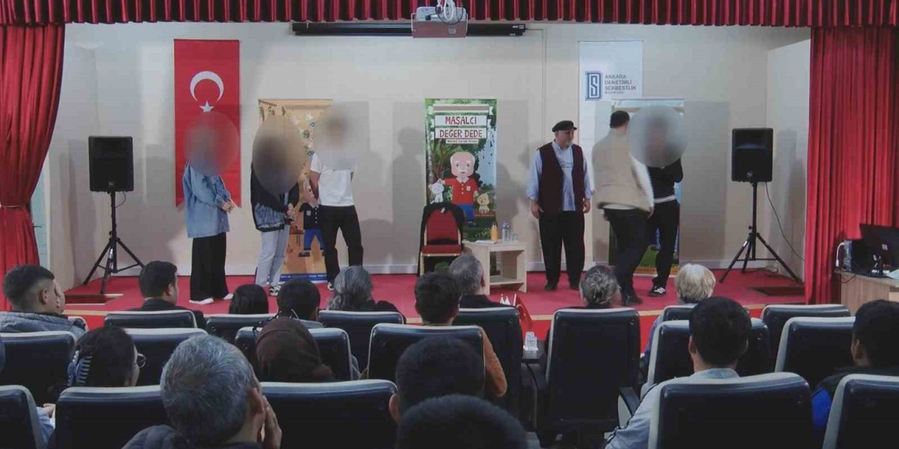 Suça sürüklenen çocuklar tiyatro ile buluştu