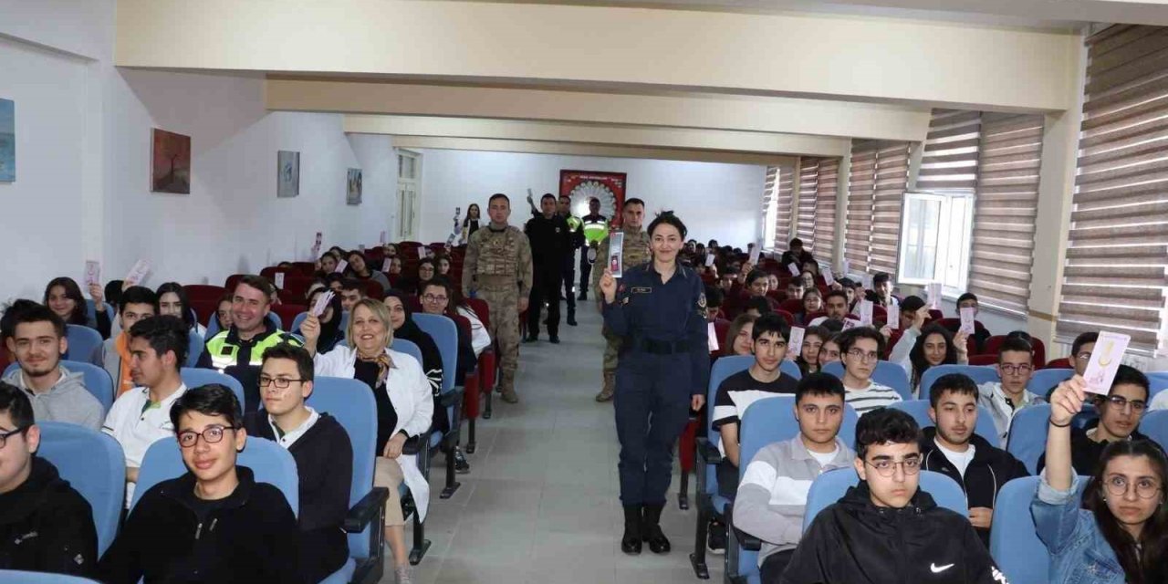 Lise öğrencilerine JSGA ve KADES tanıtıldı