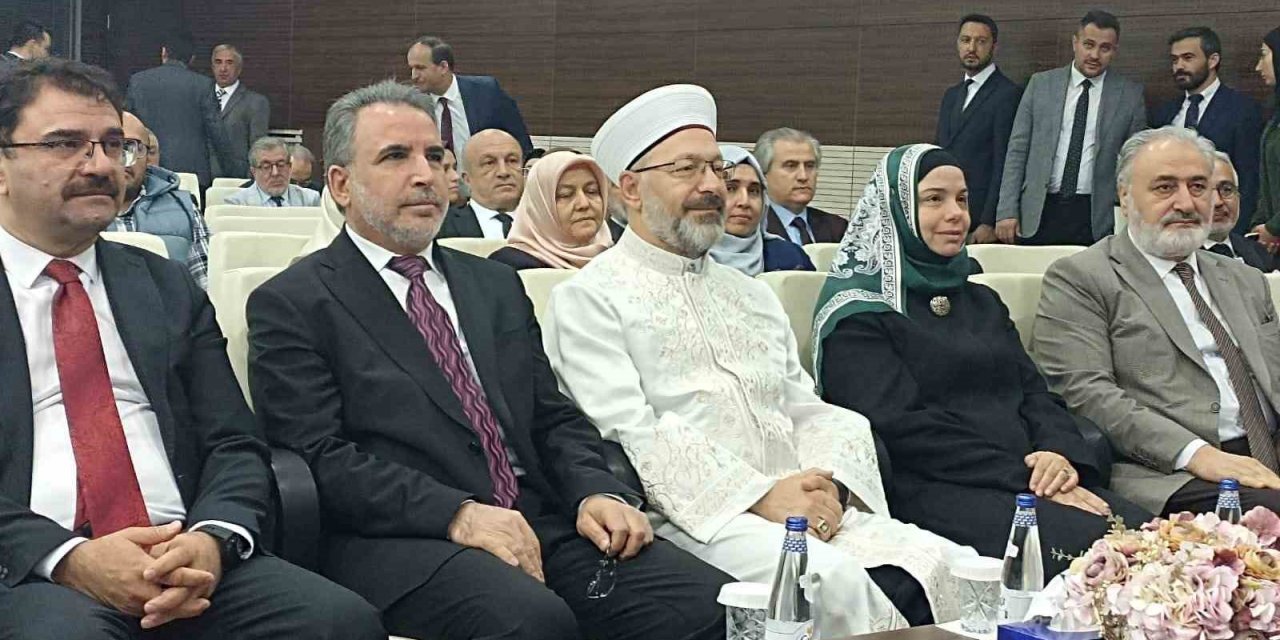 Erbaş: "Yalnızlık, bakanlığı kurulacak kadar tehlike arz etmeye başlamış"