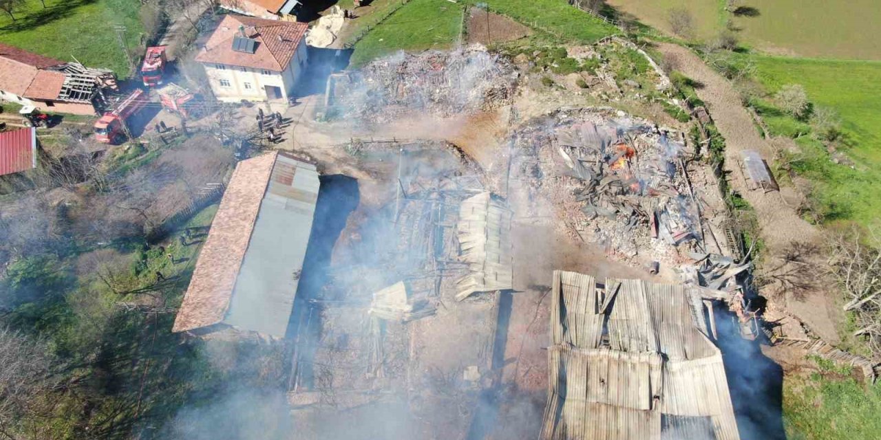 Kastamonu’da patlayan elektrik panosundan çıkan yangın 6 saatte söndürüldü