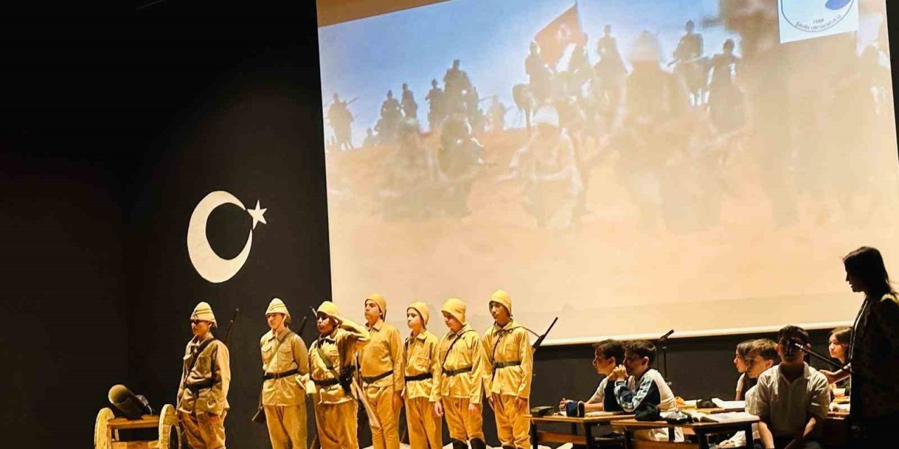 "Bir Destandır Kut’ül Amare" oyunu tiyatroseverlerle buluştu