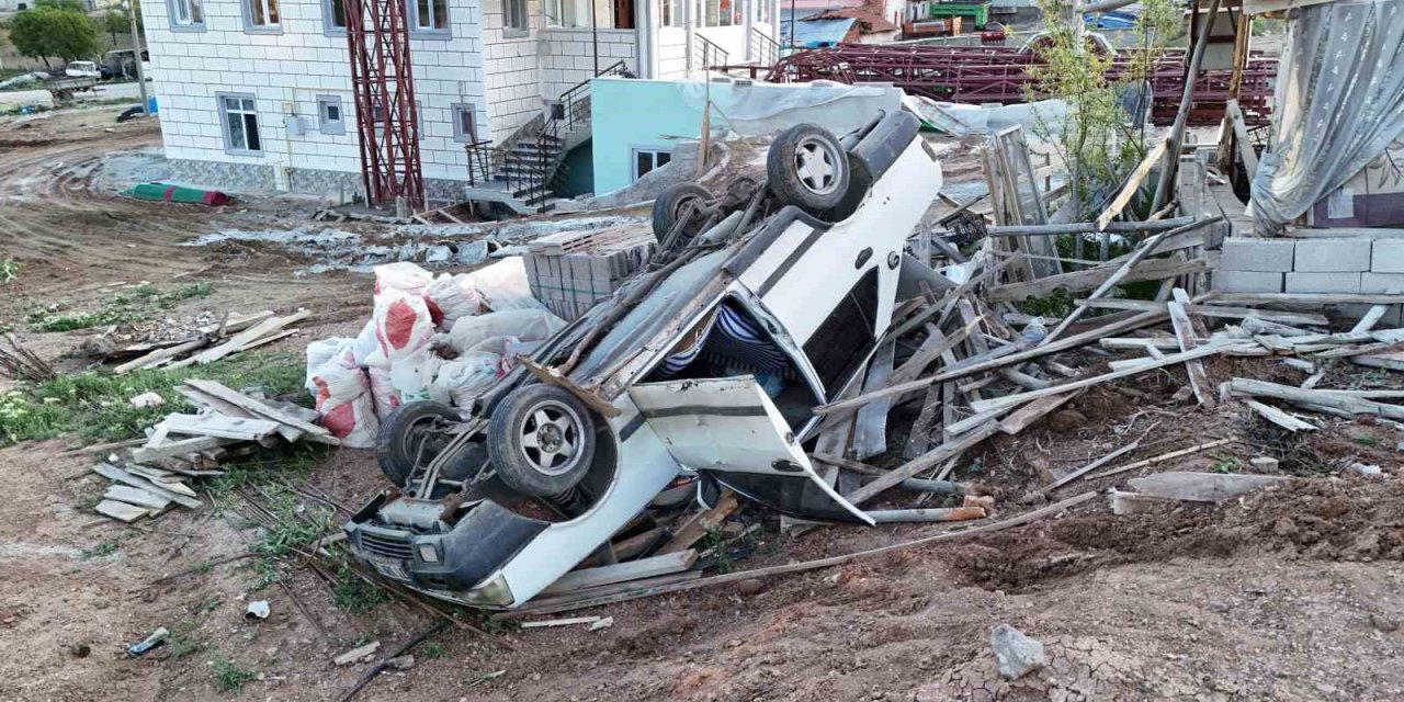 Kırıkkale'de takla atan Tofaş hurdaya döndü