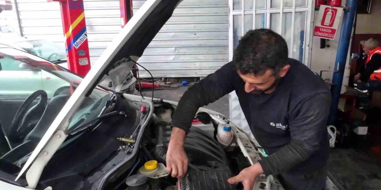 Oto bakım ustaları uyarıyor: "Araçların yaz bakımı ihmal edilmemeli"