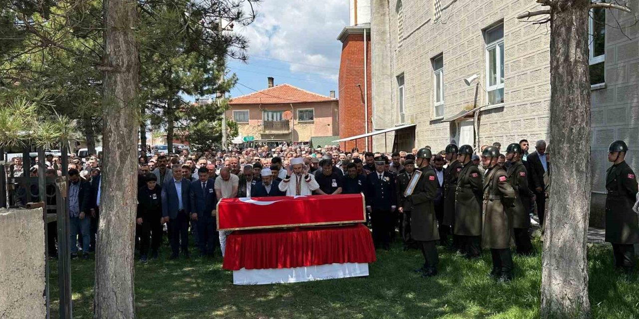 Kıbrıs Gazisi Hasan Hüseyin İncesu, askeri törenle son yolculuğuna uğurlandı