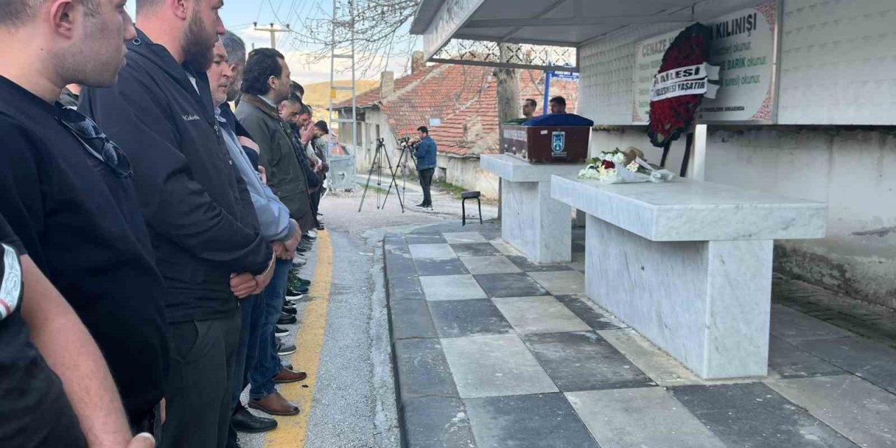 Komşusu tarafından öldürülen genç kız, son yolculuğuna uğurlandı