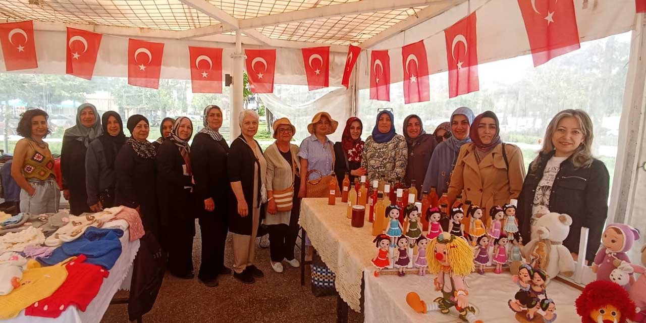 Hanımeli Pazarı’nda el emeği ürünler göz kamaştırıyor