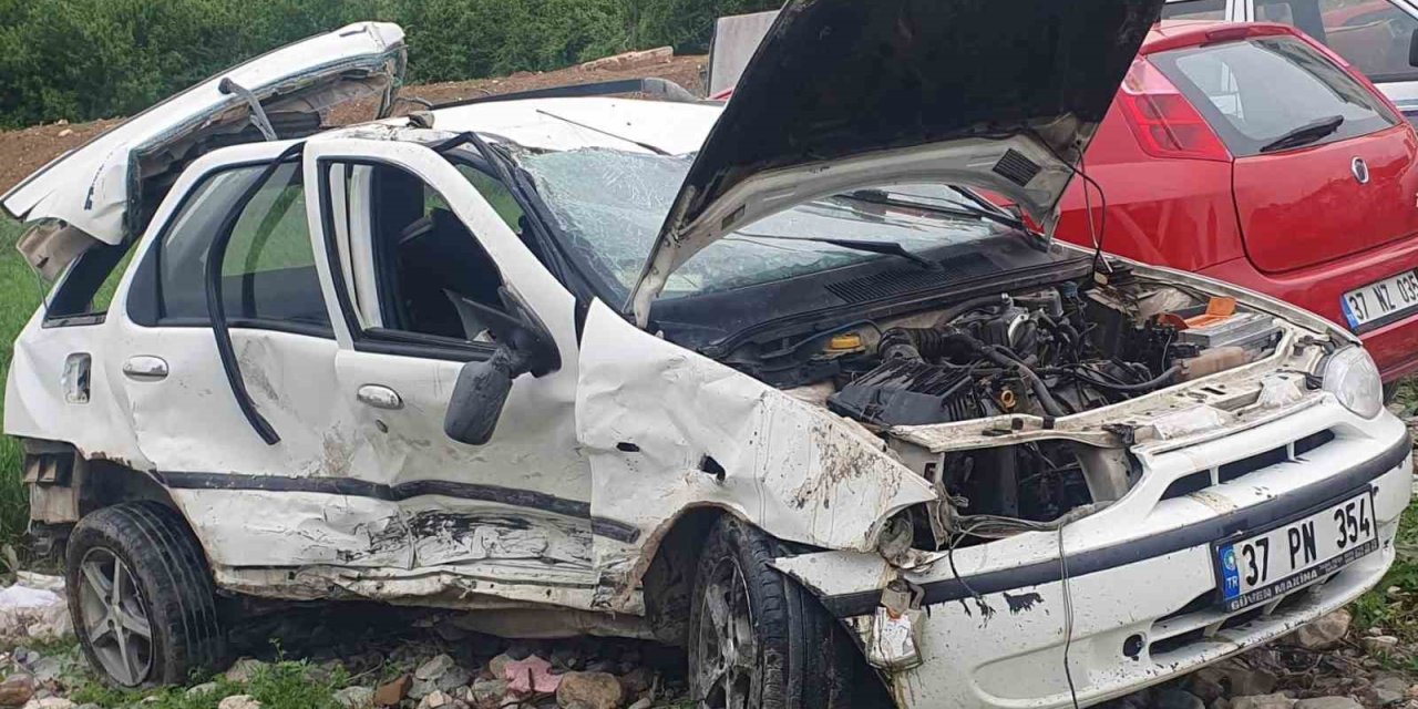 Kastamonu’da iki otomobil çarpıştı: 2 yaralı