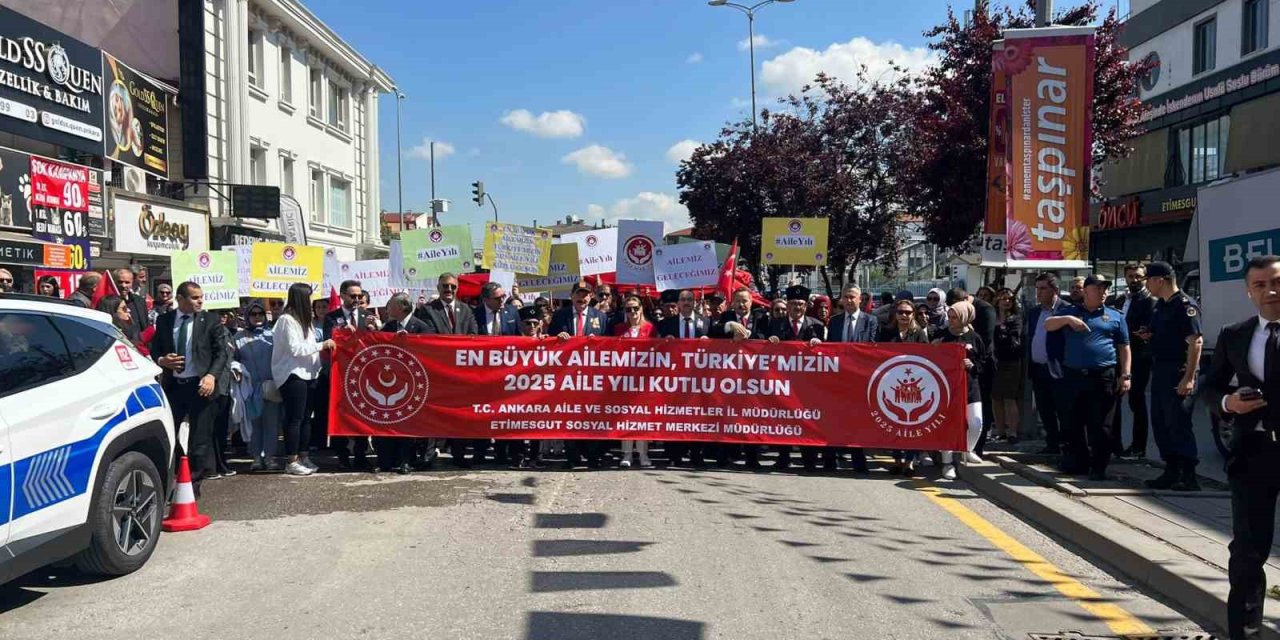 Uluslararası Aile Günü 81 ilde "Aile Yılı Yürüyüşü" ile kutlandı