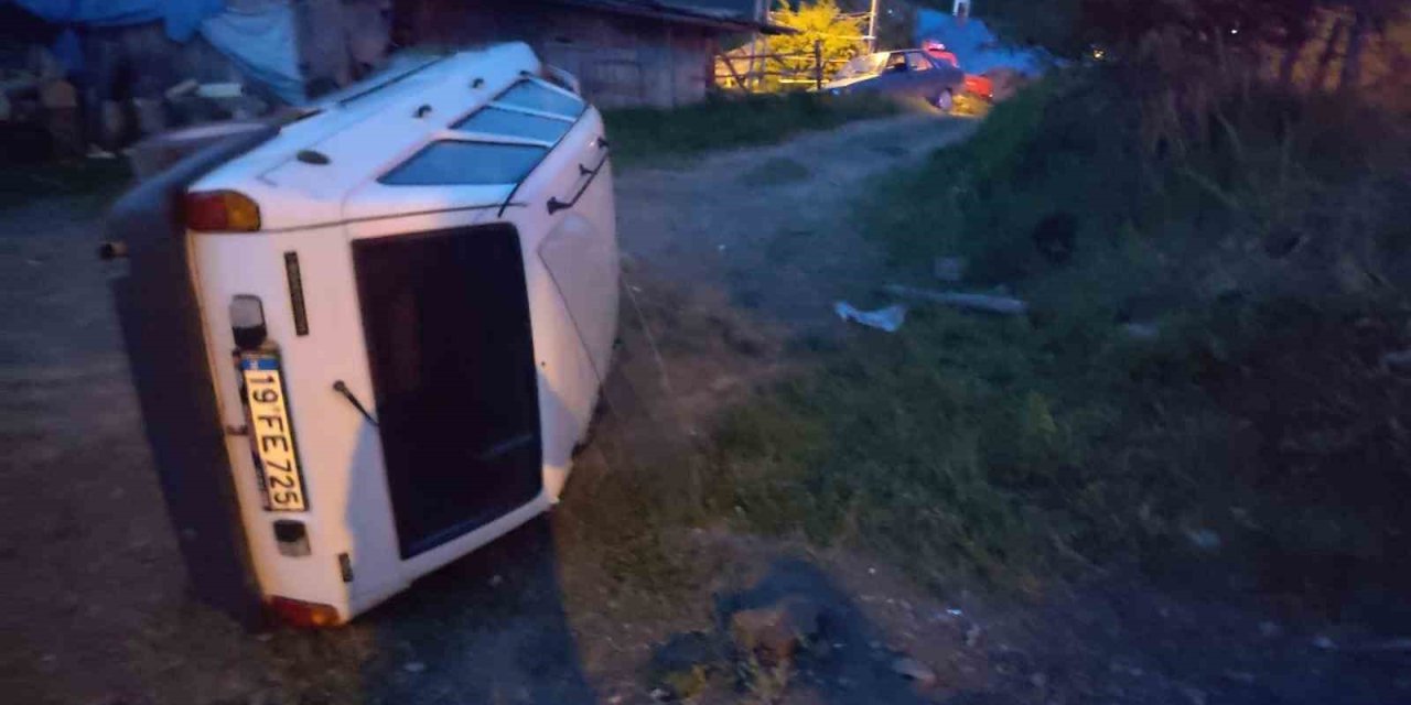 Devrilen otomobildeki 1 kişi yaralandı